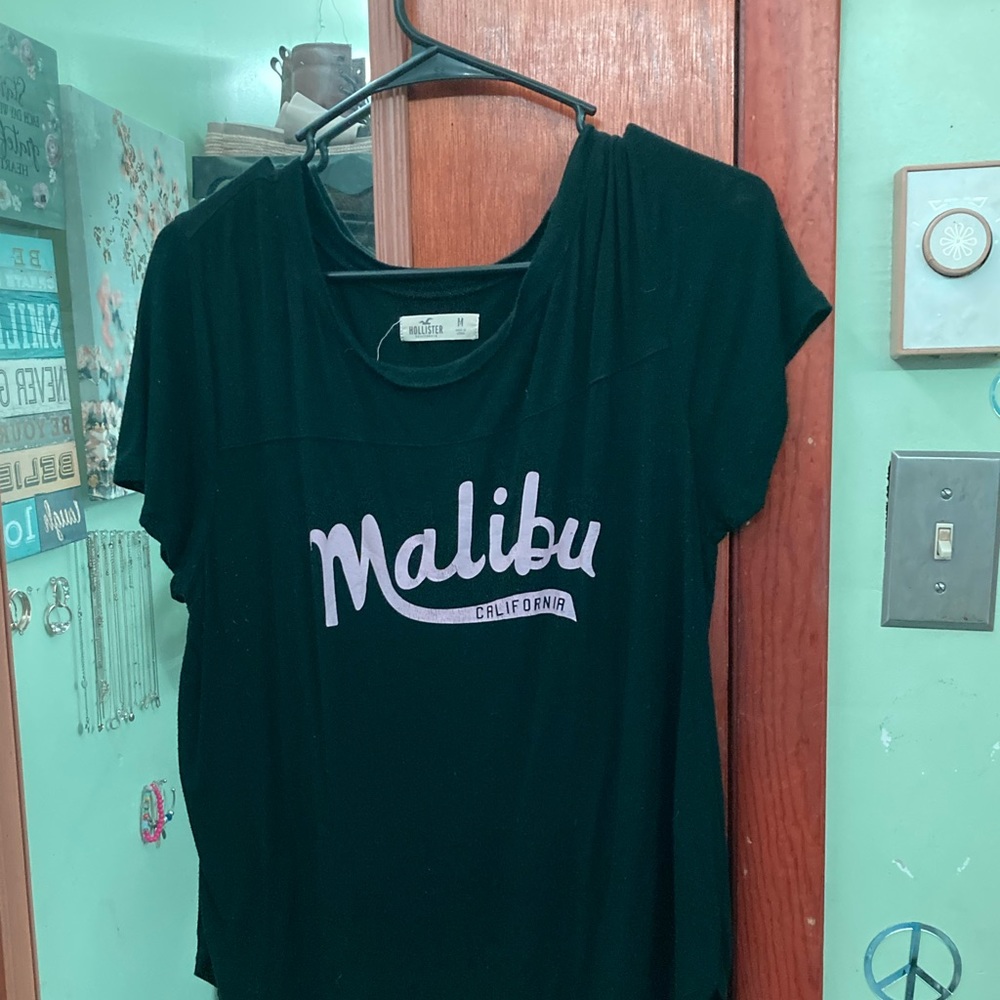 Hollister tshirt says Malibu size medium
